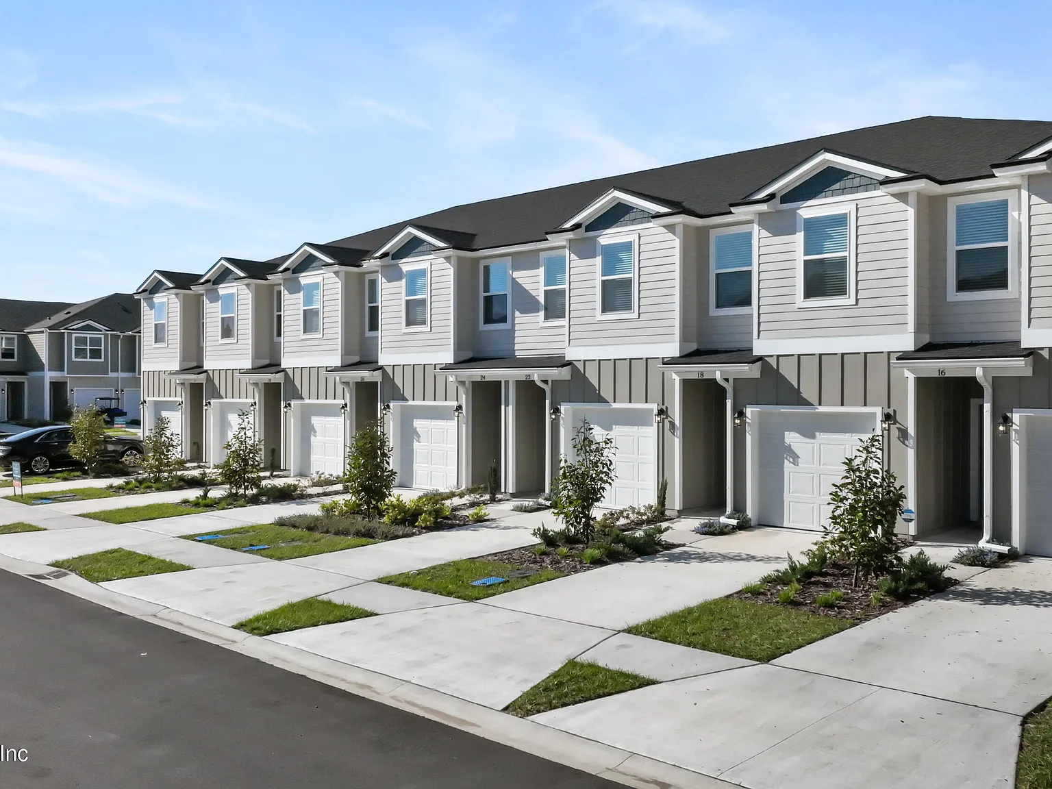 3 bed, 2.5 bath, 1558 sqft, $2,095 — Photo 2
