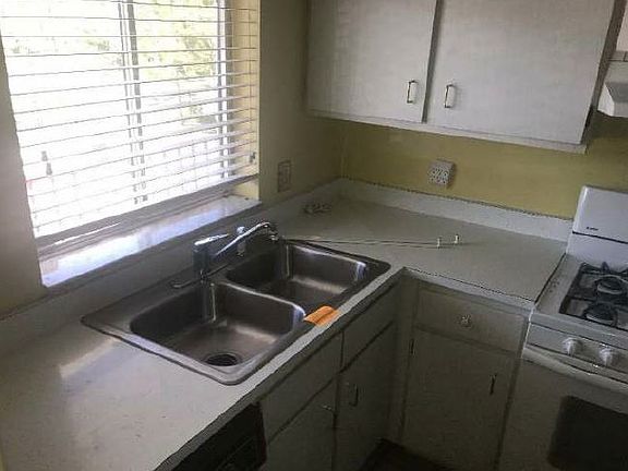 4th image of 400 El Camino Dr