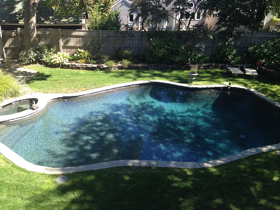 2nd image of 121 Madison St