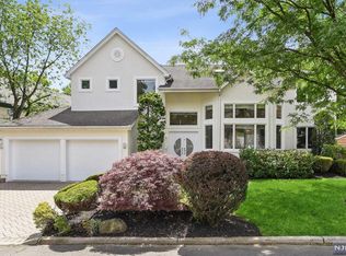 26 6th St, Englewood Cliffs, NJ 07632