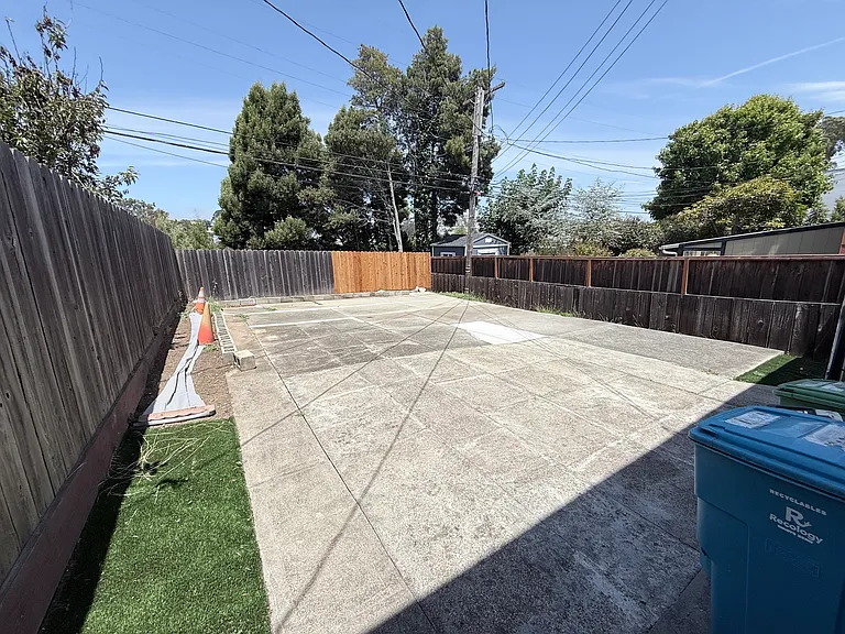 648 Sweeny St — Photo 21