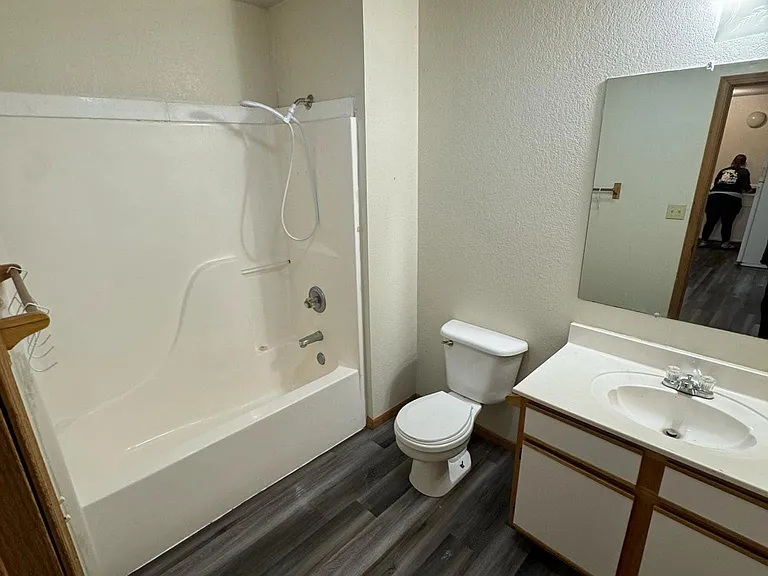Pine View Apartments — Photo 26