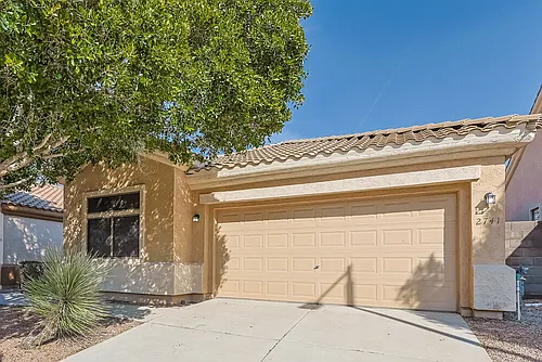 2741 N Kenton Photo 1