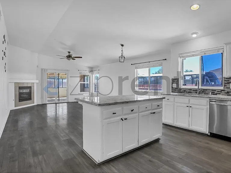 2437 N Tracy Ave — Photo 8