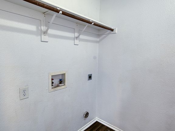 5th image of 612 Pineview Ln