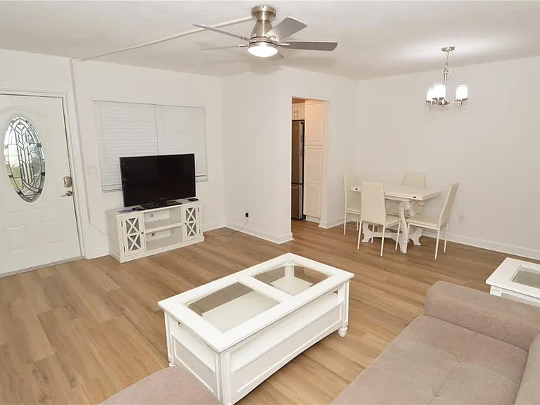 4700 Cove Cir #107 — Photo 13