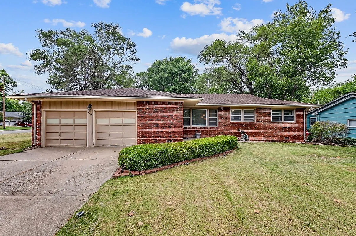 3 bed, 1.5 bath, 1502 sqft, $1,750 — Photo 1