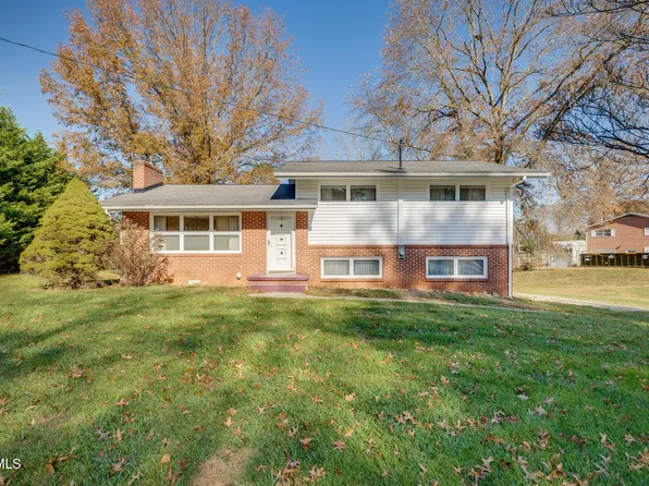 106 Patrick Henry Cir, Kingsport, TN 37663