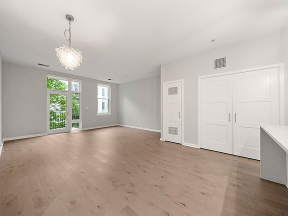 4th image of 1100 Adams St APT 412