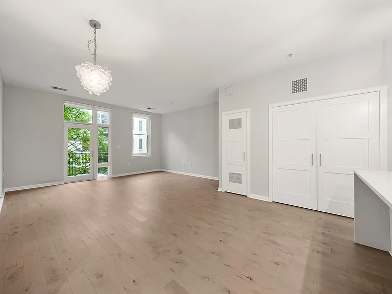 1100 Adams St #412 — Photo 4
