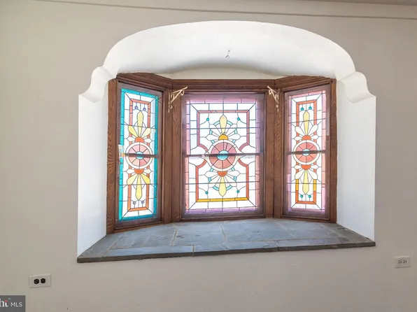 7738 Ardleigh St, Philadelphia, PA 19118