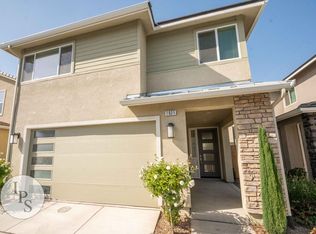 1921 Chennault Ln, Clovis, CA 93611