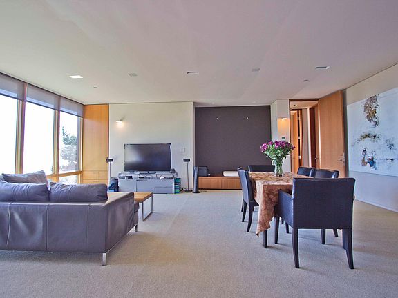 Open floorplan - Living and Dining Area