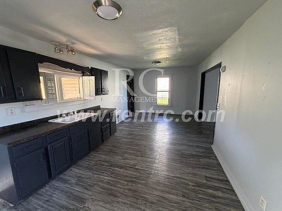3rd image of 712 Commercial St
