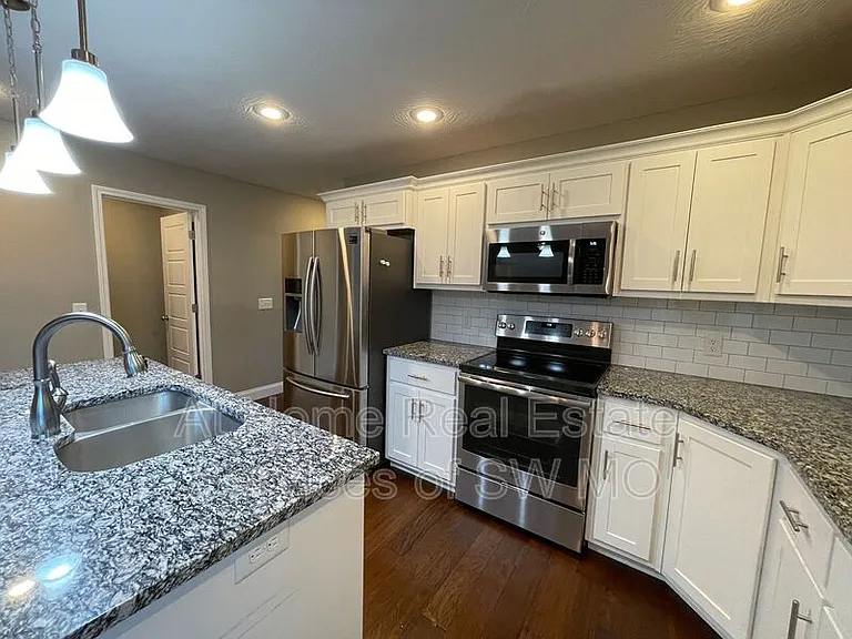 1659 N Eagle Valley Ln — Photo 5