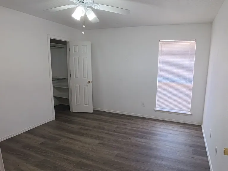 915 Tony Sanchez Dr SE — Photo 12