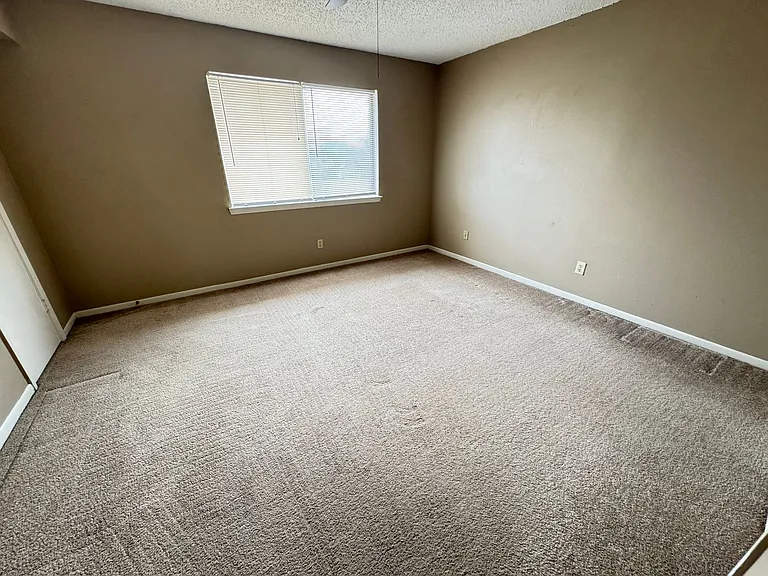 2202 Hunt Dr — Photo 13