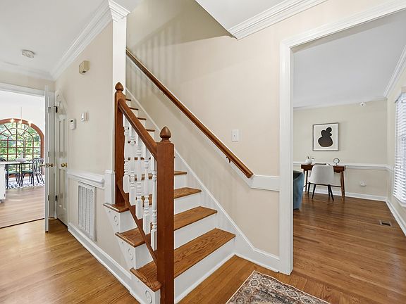 5th image of 7 Cobbleridge Ct