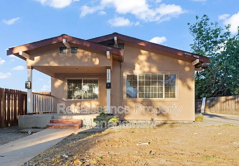 1026 N Windeler Ave #A — Photo 1