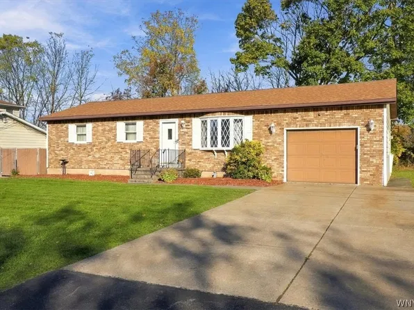 6908 Joanne Cir N, Niagara Falls, NY 14304