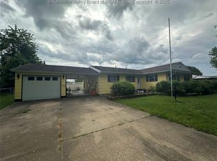 706 S Ritchie Ave, Ravenswood, WV 26164