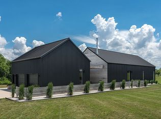 1422 Windham Hill Dr, Riverside, IA 52327