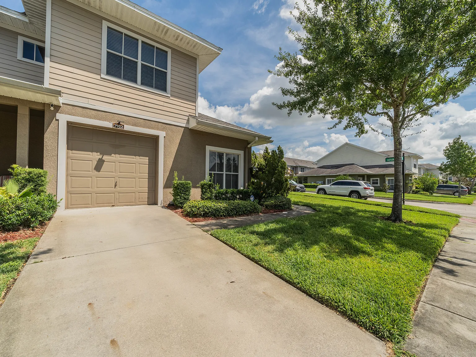 3 bed, 2.5 bath, 1855 sqft, $2,500 — Photo 2