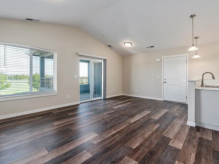 The Summit Apartments — Photo 122