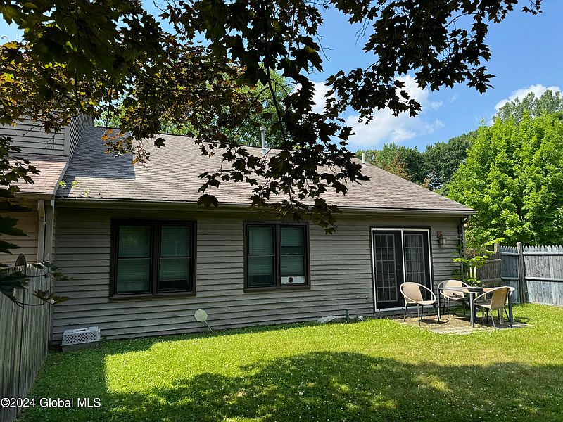 5th image of 521 Townwood Drive