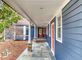 22 Harbor Cir, Centerport, NY 11721