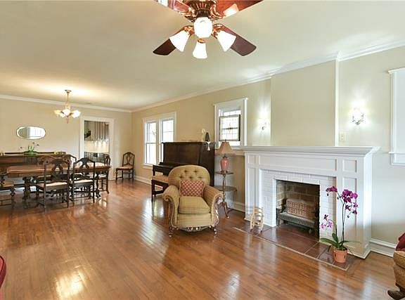 5th image of 1824 Clover Ln