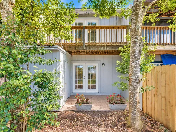 44 Berwick Cir APT 2, Shalimar, FL 32579