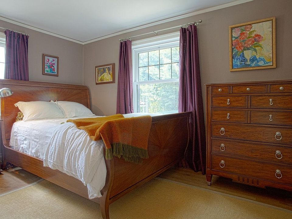 Guest bedroom
