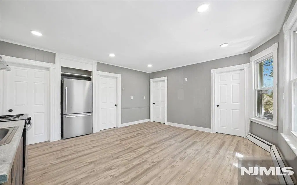 3 bed, 1.0 bath, $2,000 — Photo 1