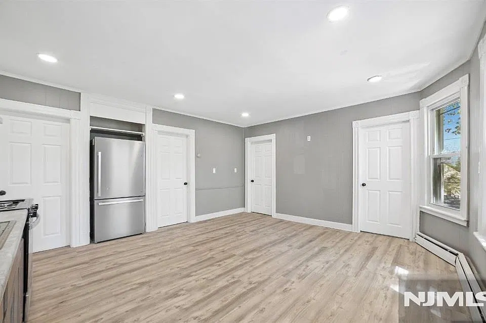 7 Belle Ave #2