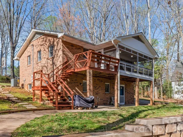 8032 Lakeview Dr, Denver, NC 28037