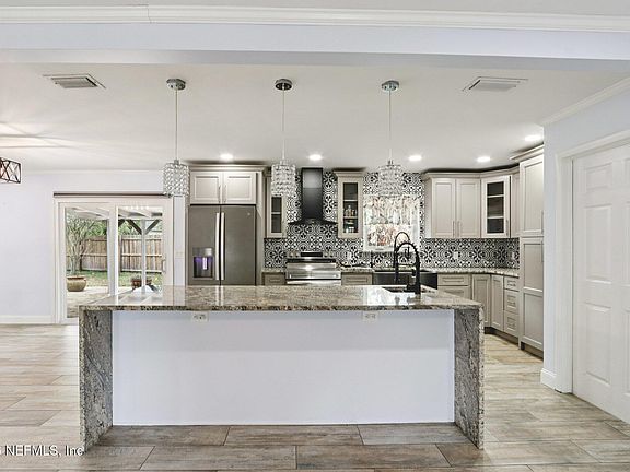 5th image of 7957 JOLLIET Drive