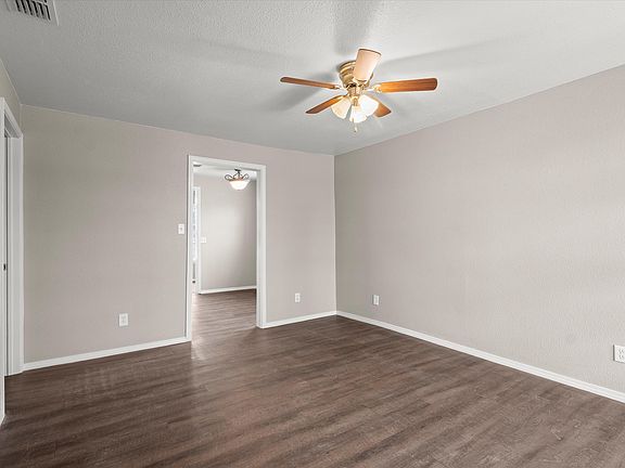 3rd image of 204 Avenue L