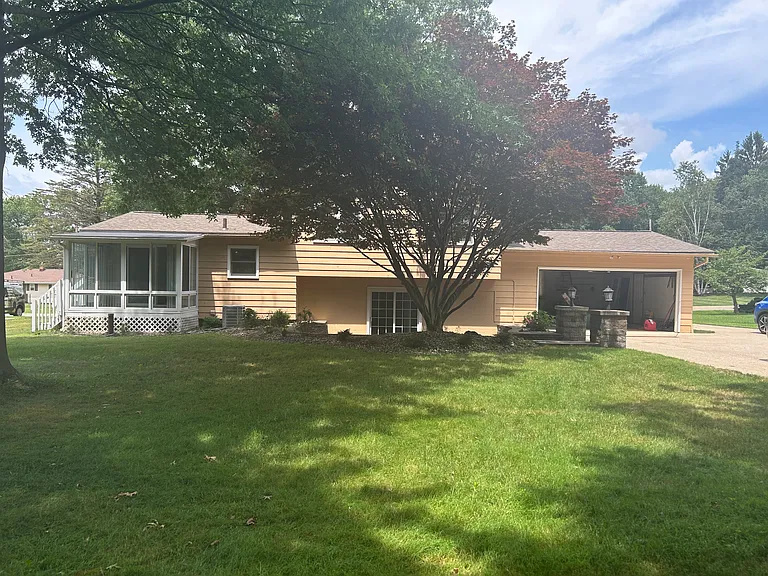 371 Elm Ave — Photo 4