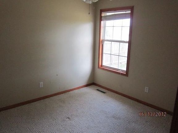 4th image of 109 W Willowridge Ln