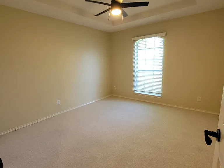 2704 Amherst Ave — Photo 23