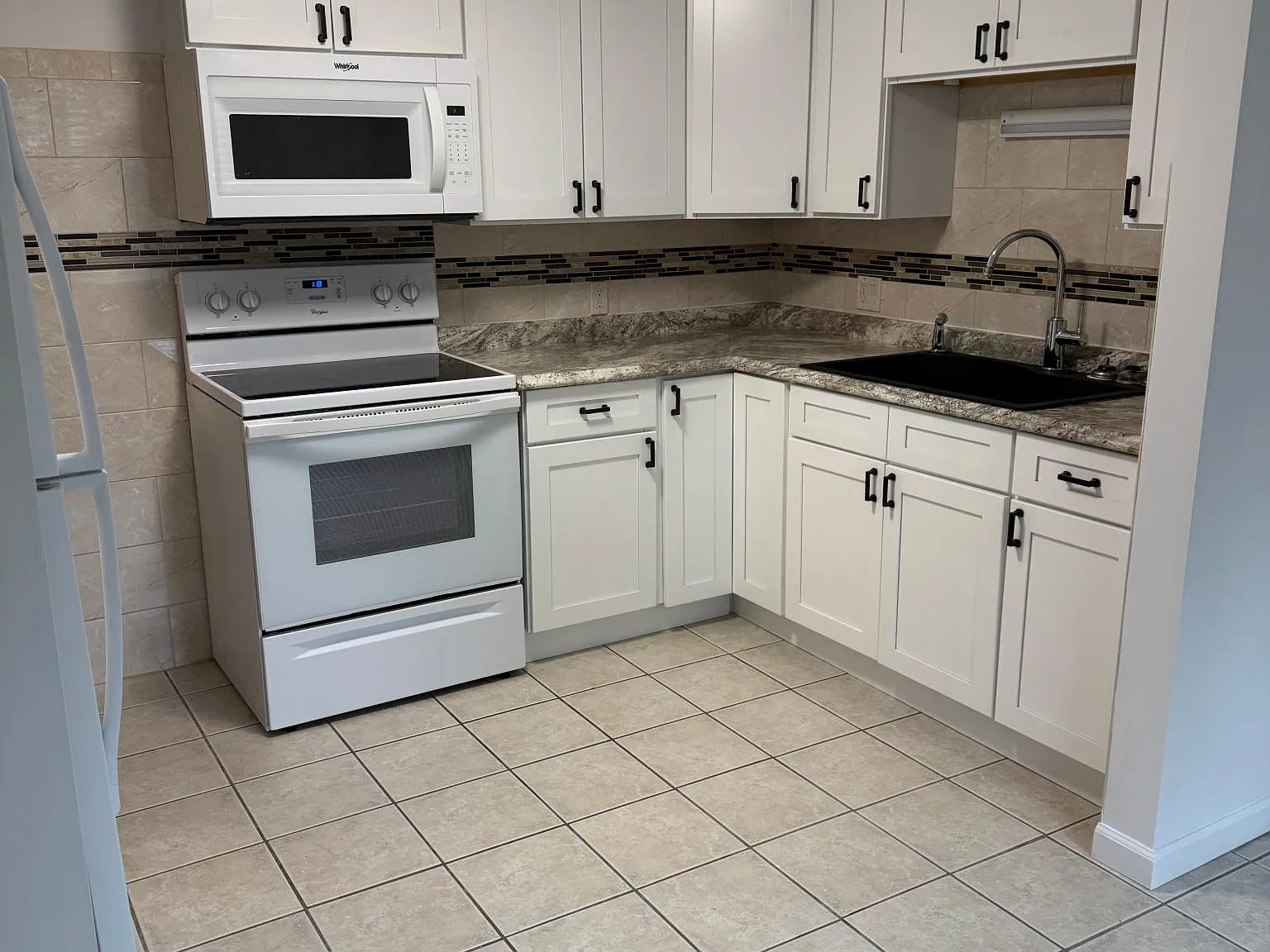 194 Linden Ave — Photo 2