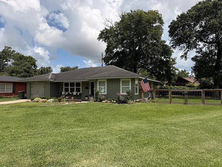 5610 Azalea Dr — Photo 2
