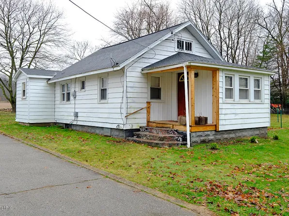 9940 N Riverview Dr, Kalamazoo, MI 49004