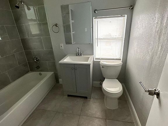 5th image of 1002 W 8th St