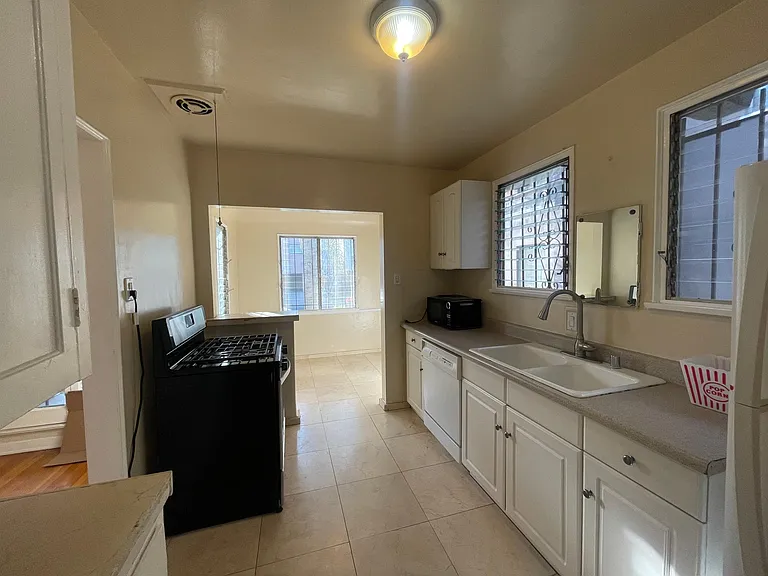 1060 S Corning St — Photo 20