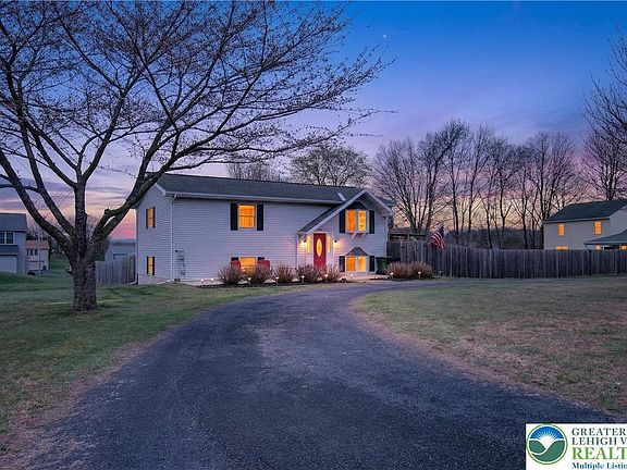 2nd image of 1360 Stag Dr
