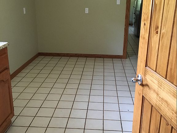 MUD ROOM/LAUNDRY ROOM