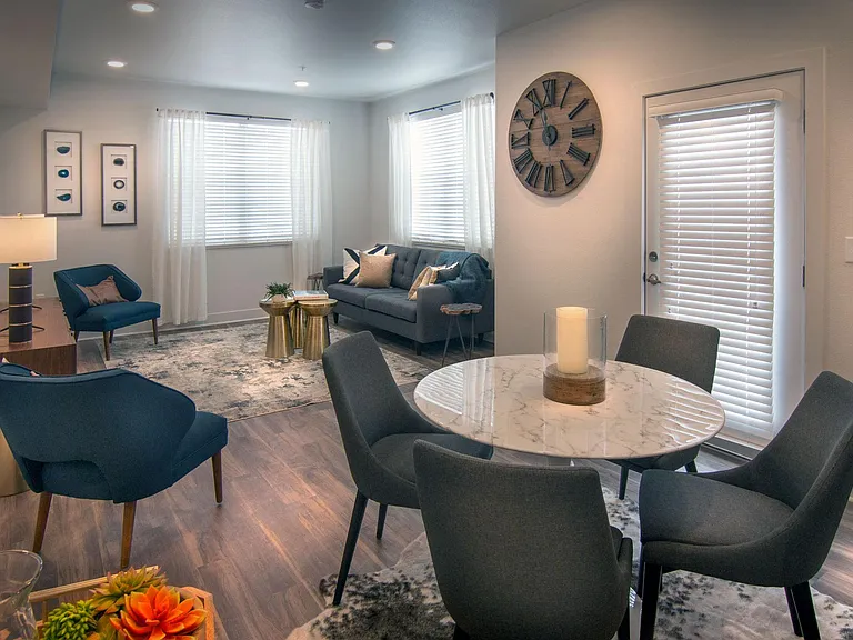 Pinyon Pointe Apartments — Photo 16