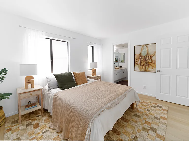 Second bedroom suite